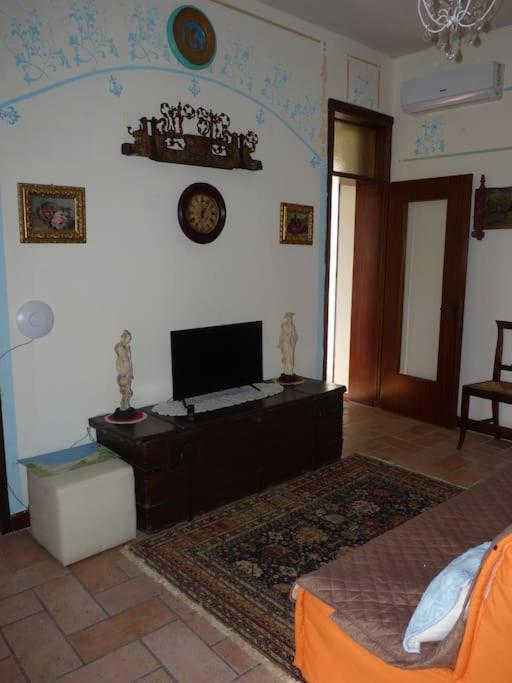Appartamento Palazzo Del Provveditore Vista Lago เดเซนซาโนเดลการ์ดา ภายนอก รูปภาพ