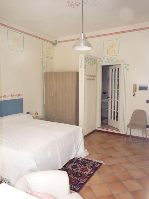 Appartamento Palazzo Del Provveditore Vista Lago เดเซนซาโนเดลการ์ดา ภายนอก รูปภาพ